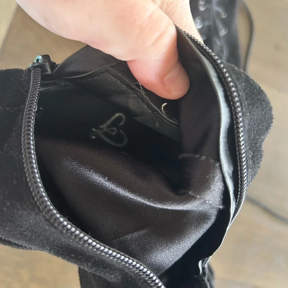 Windsor black knee